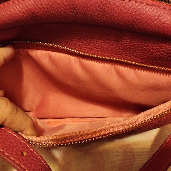 Chic Pink Crossbody Bag with Gold Hardware - Picture 1 of 3